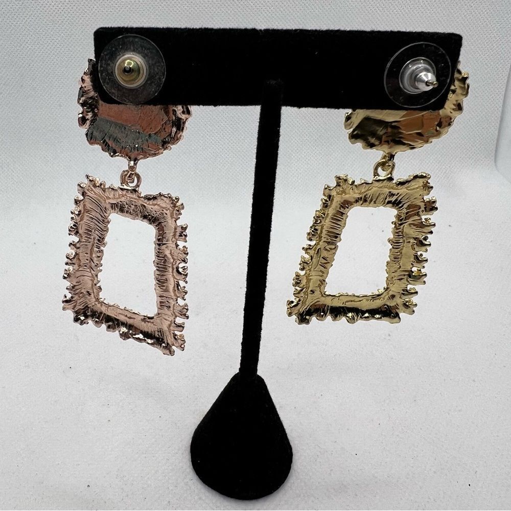 🍭4/$20 Gold and Rose Gold Tone Metallic Dramatic Post Earrings - Picture 5 of 7